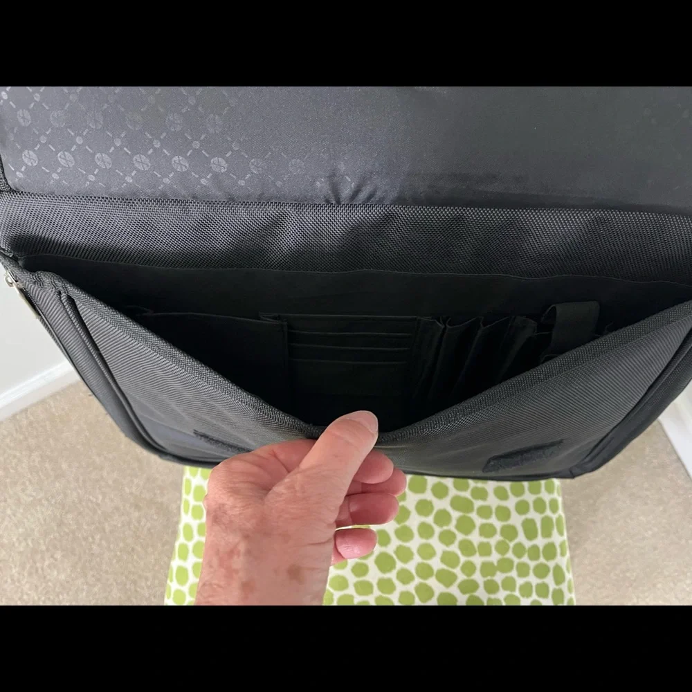 NWOT Foray Laptop/Computer Messenger Shoulder Bag